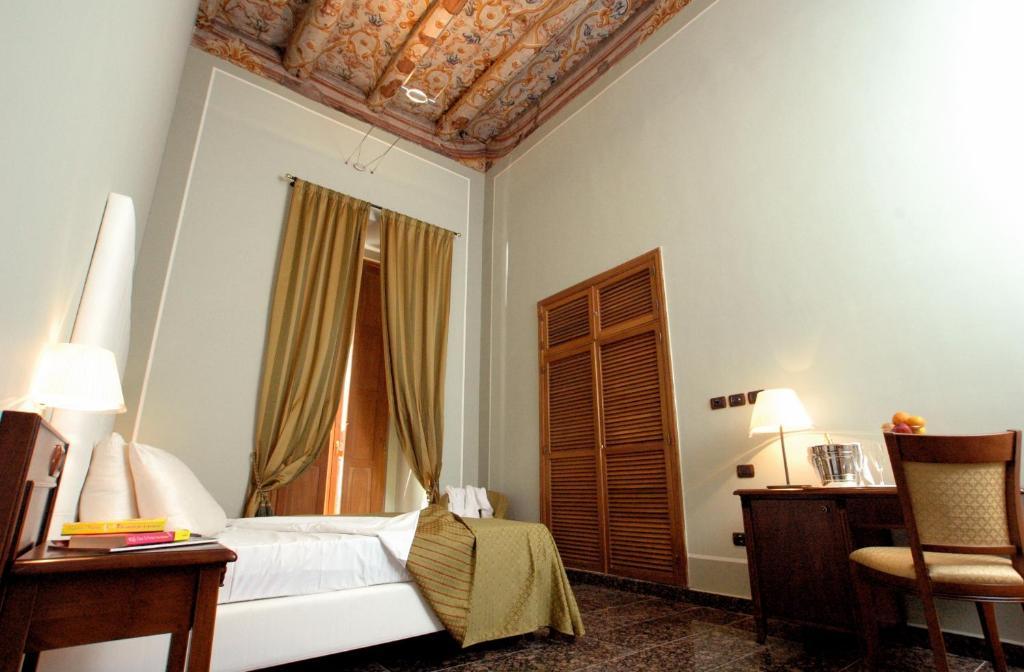 Le Stanze Del Vicere Boutique Hotel Nápoles Habitación foto